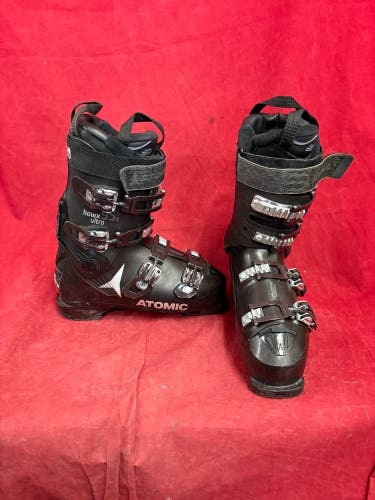 Ski Boots: Mondo 26 & 26.5 Women's Atomic Ski Boots (Used)