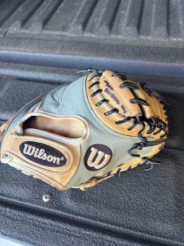 Wilson A2000 RH Catcher's Baseball Glove 33" (Used)