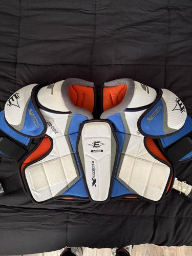 Men's Large Senior Easton X-treme Shoulder Pads (Used)