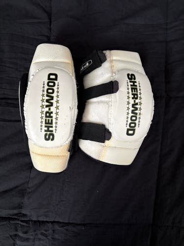 Senior Medium Sher-Wood 5030 Elbow Pads (Used)