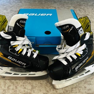 2024 Bauer Supreme Matrix Hockey Skates Regular Width 8 YOUTH (New)