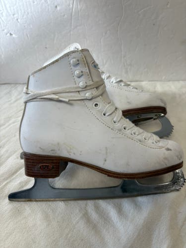 Riedell Figure Skates B Junior 3 (Used)