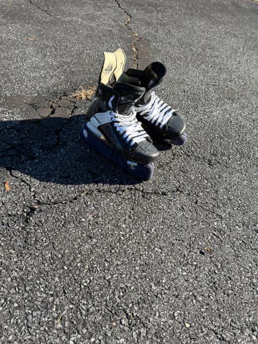 2024 CCM Tacks 652 Pro Hockey Skates Regular Width 9.5 (Used)