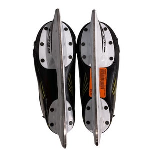 Used CCM 1052 Junior Hockey Skate Junior 01 11847-S000031756