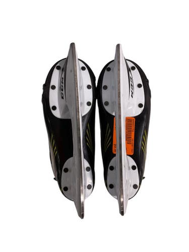 Used CCM 1052 Junior Hockey Skate Junior 01 11847-S000031756