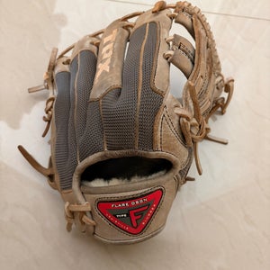 Louisville Slugger TPX RH Baseball Glove 11.5" (Used)