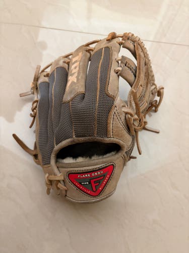 Louisville Slugger TPX RH Baseball Glove 11.5" (Used)