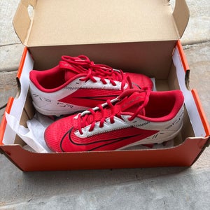 Red Kids 4.5Y (Big Kids / Youth) Youth Nike Vapor untouchable pro 3 Molded Cleats Cleats (Used)