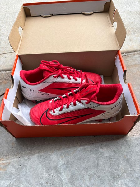 Red Kids 4.5Y (Big Kids / Youth) Youth Nike Vapor untouchable pro 3 Molded Cleats Cleats (Used)