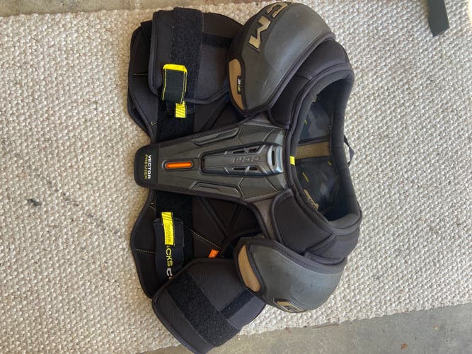 Men's Large/Extra Large Senior CCM Tacks Shoulder Pads (Used)