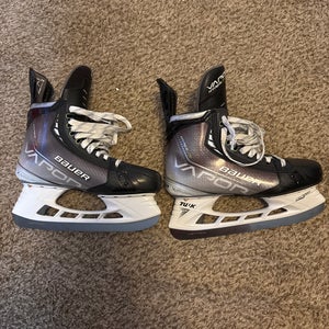 2021 Bauer Vapor Hyperlite Hockey Skates Pro Stock 9 (Used)
