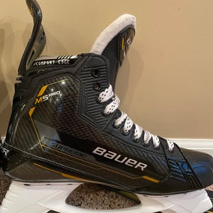 2022 Bauer Supreme M5 Pro Hockey Skates Regular Width 10 (Used)
