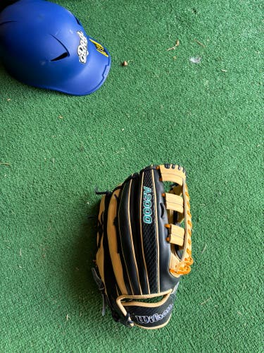 2025 Wilson A2000 RH Outfield Baseball Glove 12.5" (Used)