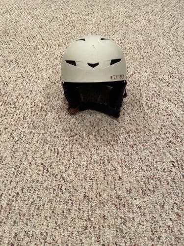 Unisex Medium Giro Ski Helmet (Used)