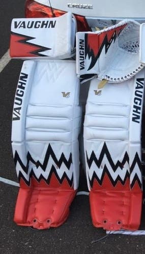 34" Vaughn Velocity V6 Regular Goalie Full Set (Used)