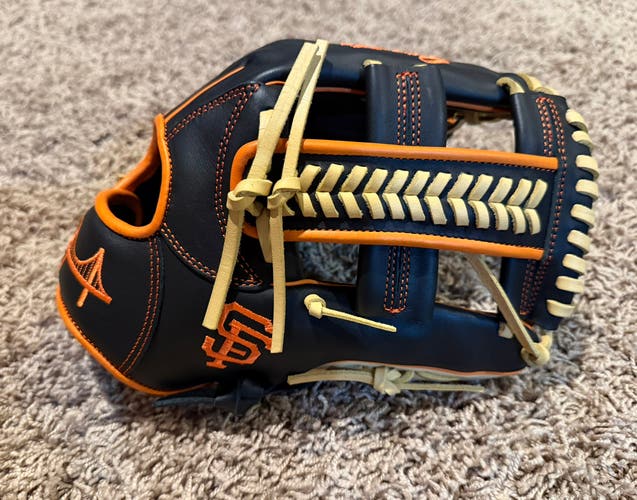 NEW Giants Baseball Glove 11.75"
