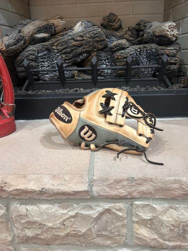2024 Wilson A2000 RH Infield Baseball Glove 11.25" (Used)