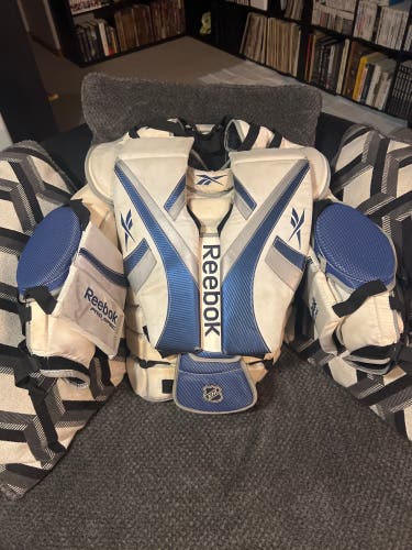 Medium 2009 Reebok AB XPulse 6.0 Goalie Chest Protector (Used)