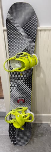 Women's Burton Deja Vu Snowboard All Mountain Medium Flex Directional Twin 154 cm (Used)