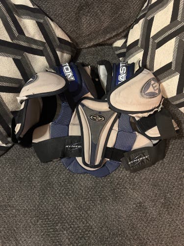Medium Senior Easton Synergy Shoulder Pads (Used)