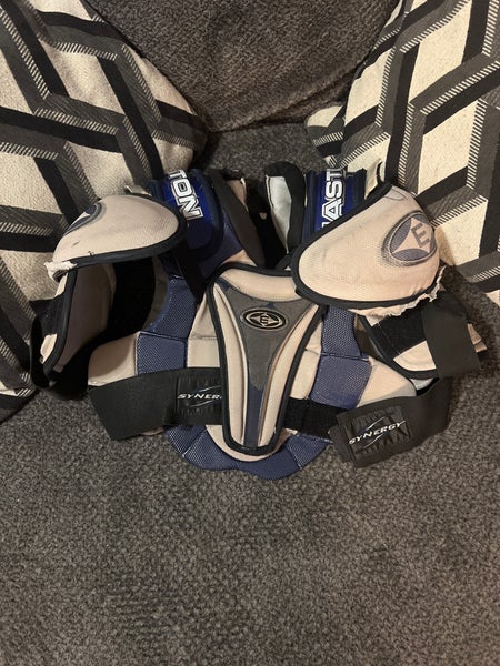 Medium Senior Easton Synergy Shoulder Pads (Used)