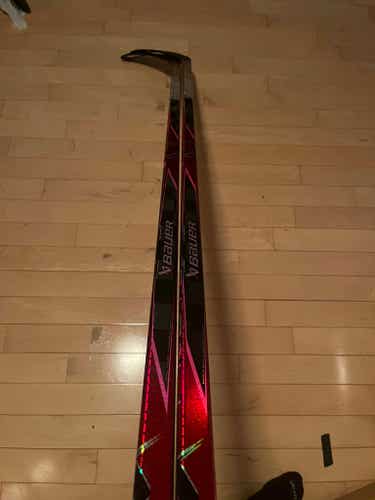 New 2 PACK Intermediate Bauer Red Proto2 P28 55 Flex Right Handed Hockey Sticks