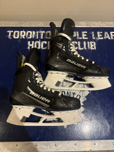 2024/25 William Nylander Toronto Maple Leafs Bauer Hyperlite 2 Game Used Skates - 6.5 Fit 2