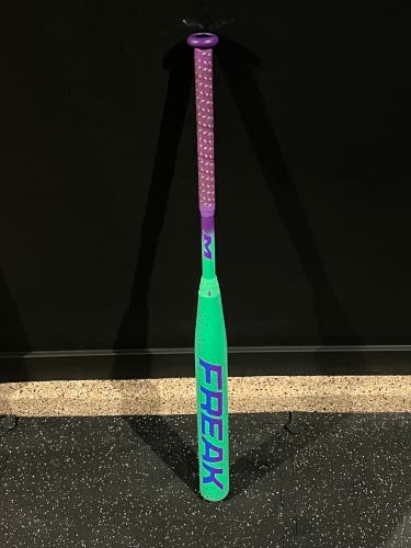 2025 Miken Freak Maxload Composite Bat (-6) 28 oz 34" (Used)