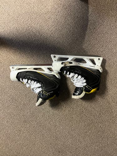 2016 CCM Tacks 6092 Hockey Goalie Skates 9 (Used)