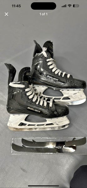 Bauer Supreme Matrix Hockey Skates Regular Width 6.5 (Used) like new comes with extra blades black