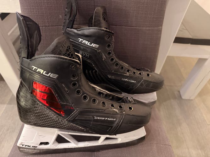 True SVH Pro (2025) Hockey Skates Size 9 3D Printed Tongues (Used)