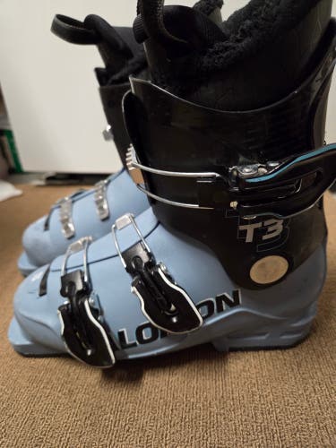 Mondo 23 & 23.5 Salomon Kids All Mountain T3 rt Ski Boots Soft Flex