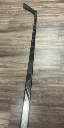 * Used Bauer Left Handed Black Bauer Nexus Geo 70 Flex P28 Curve *
