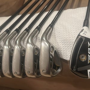 Men's 2007 TaylorMade r7 Right Handed Iron Set Graphite Shaft (Used)