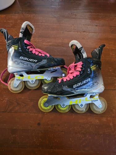 Bauer Vapor Hyperlite 2 Hockey Skates Size 4.5 (Used)