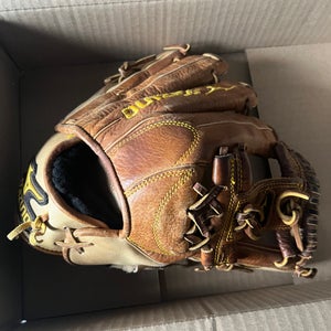 Infield RH Mizuno Classic Pro Baseball Glove 11.75" (Used)