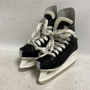 Used CCM CHAMPION 90 Junior Hockey Skate Junior 02 11855-S000196382
