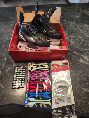 CCM Tacks Vector Hockey Skates Wide Width Size 3 (Used)