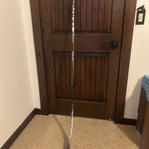 Junior Bauer Vapor Hyperlite 2 Right Handed Hockey Stick P92 50 Flex (Used)