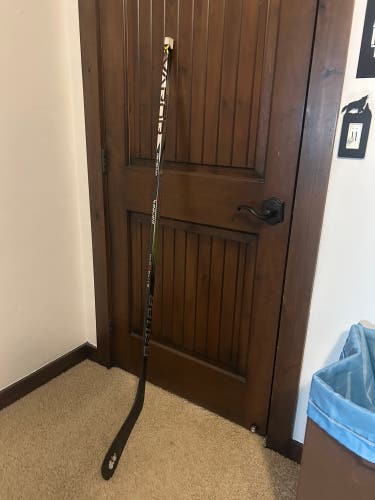 Junior Bauer Vapor Hyperlite 2 Right Handed Hockey Stick P92 50 Flex (Used)