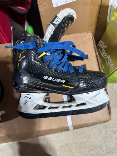 Bauer Supreme M5 Pro Hockey Skates Extra Wide Width Size 3.5 (Used)