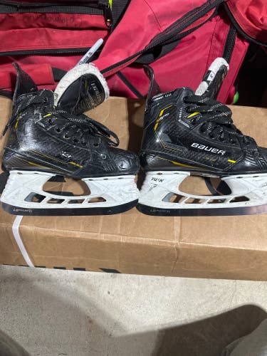Bauer Supreme M5 Pro Hockey Skates Extra Wide Width Size 3 (Used)
