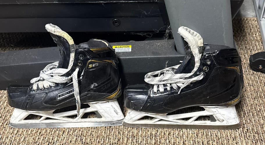 Bauer Supreme S29 Hockey Goalie Skates Regular Width 10 (Used)
