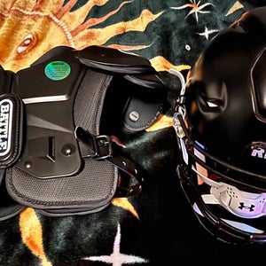 Large Youth Battle Phantom Shoulder Pads (Used)