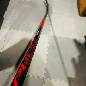 Senior Bauer Pulse RH Red Hockey Stick P92 77 Flex Pro Stock (New)