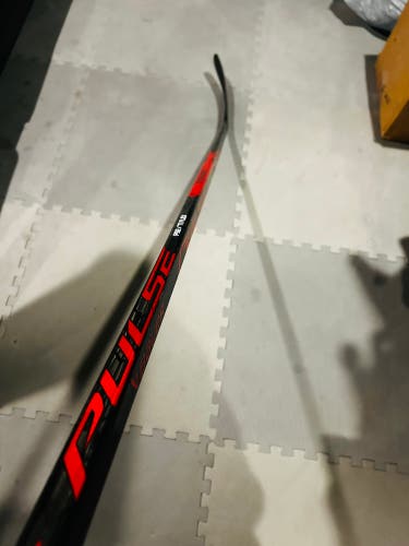 Senior Bauer Pulse RH Red Hockey Stick P92 77 Flex Pro Stock (New)