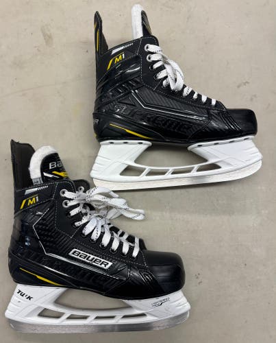 2022 Bauer Supreme M1 Hockey Skates Regular Width 7.5 (Used)