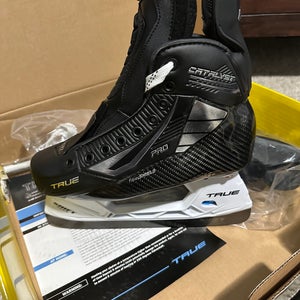 True Pro Custom Hockey Skates Regular Width Pro Stock Size 5 (New)
