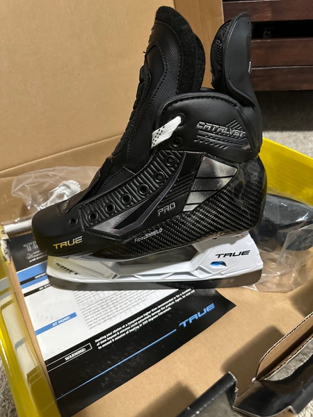 True Pro Custom Hockey Skates Regular Width Pro Stock Size 5 (New)