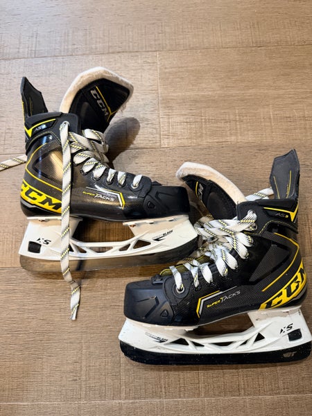 CCM Super Tacks AS3 Hockey Skates Regular Width Size 4 (Used)